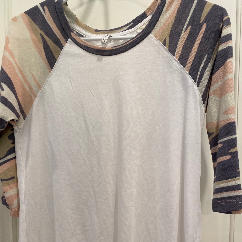 Z Supply Small Camo Sleeves Top Great Condition